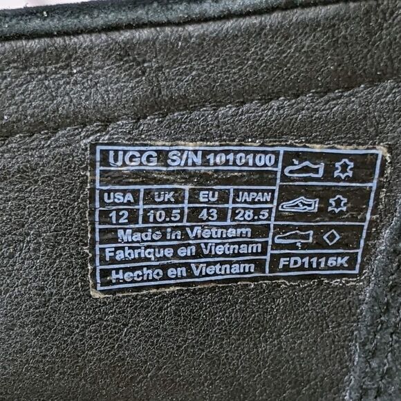 UGG™ Aven Suede Driving Moccasin - Picture 10 of 14